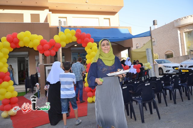 كفرقاسم- فيديو  : الافتتاح الكبير لمعرض ذوق العروس  سنين  يتحول الى مهرجان نسائي تسوقي كبير والحاجة عزية ترحب بالجميع